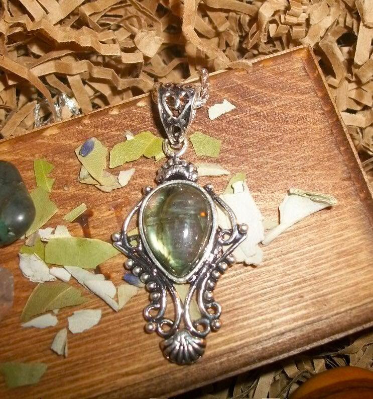 Beautiful Ethereal Protective Fylgja – Labradorite Pendant