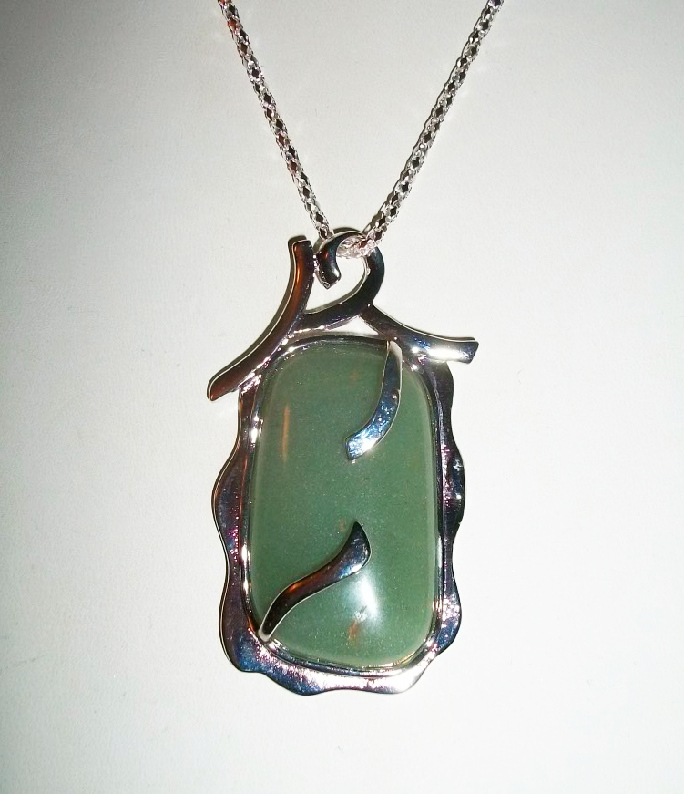 Remarkable King and Queen Fae PLUS Fairy Portal – Gorgeous Green Aventurine Pendant