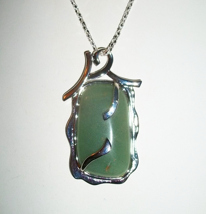 Remarkable King and Queen Fae PLUS Fairy Portal – Gorgeous Green Aventurine Pendant